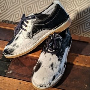 Natural hide oxfords, black & white 9.5